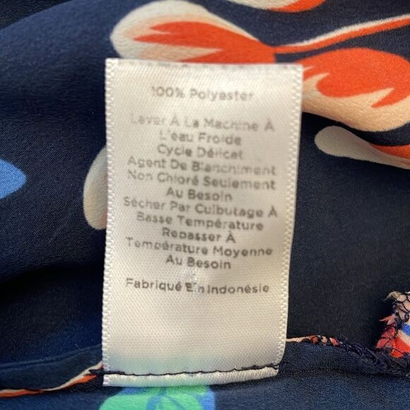 Talbots Sleeveless Blue Floral Pleated Button Back Crew Neck Blouse | size 10 - Picture 9 of 9